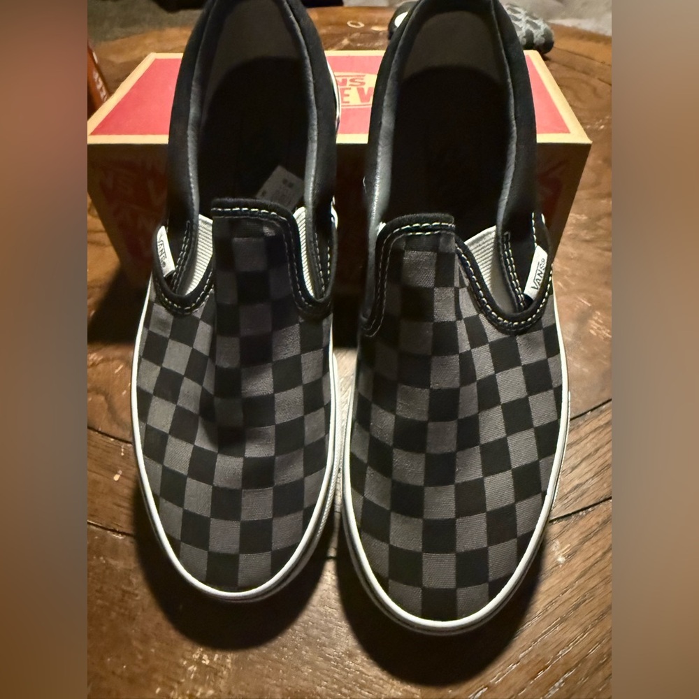 Woman’s Vans Checkered 6.5